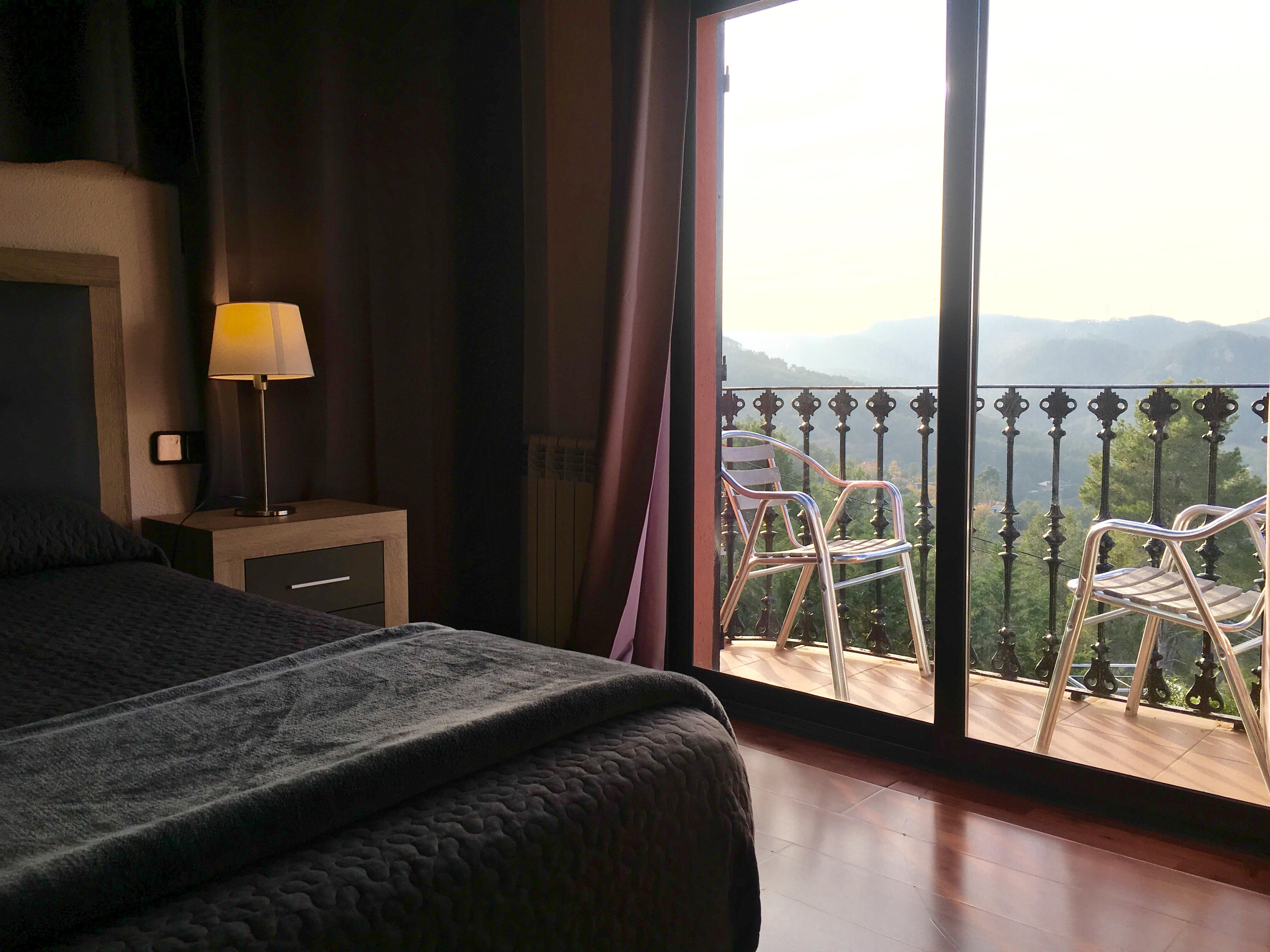 Отель Petit Mirador Torrelles De Llobregat Экстерьер фото