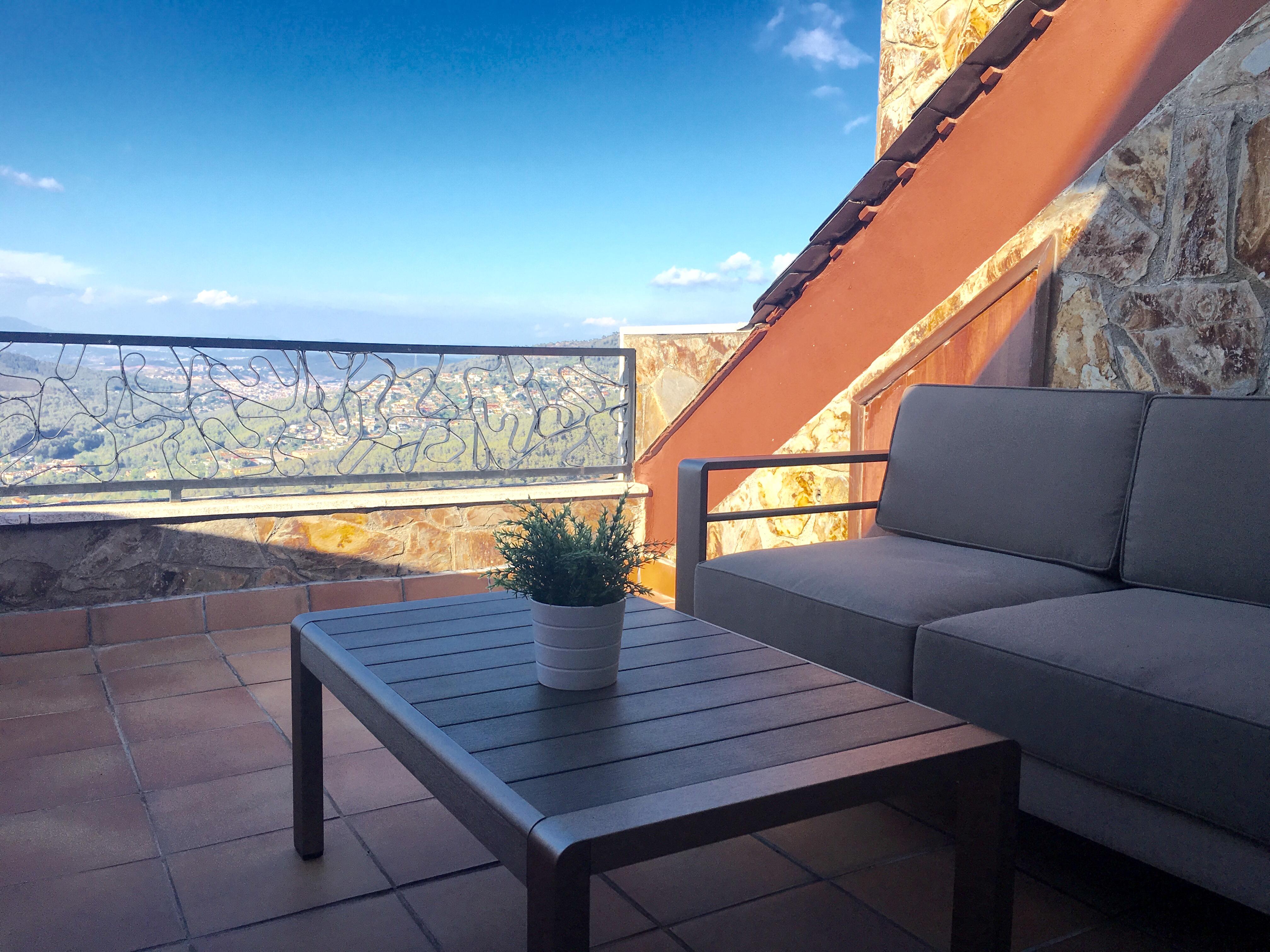 Отель Petit Mirador Torrelles De Llobregat Экстерьер фото
