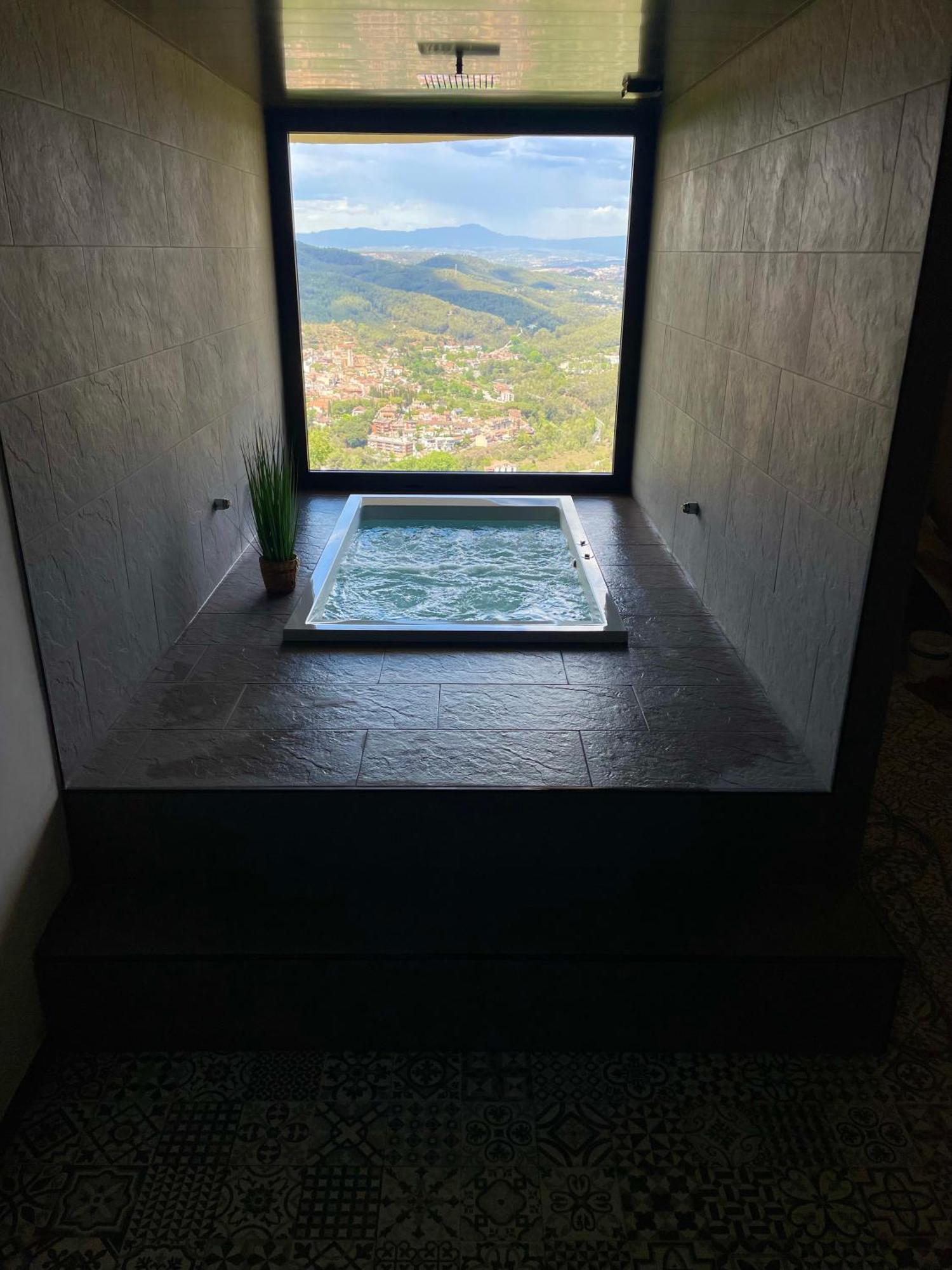 Отель Petit Mirador Torrelles De Llobregat Экстерьер фото