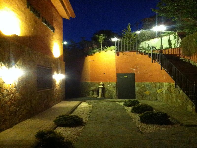 Отель Petit Mirador Torrelles De Llobregat Экстерьер фото
